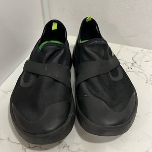 Oofos OOmg fibre men’s black shoe 10